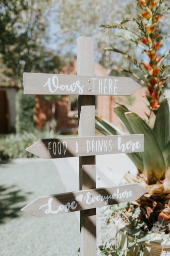 [Signs] Rustic Wooden Directional Sign Post