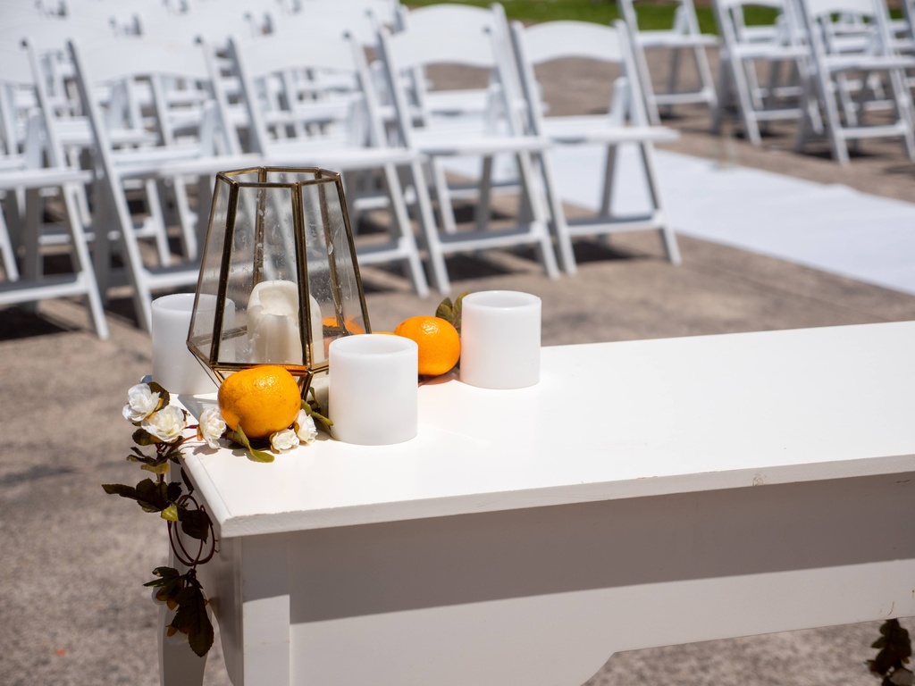 Simple Signing Table Decor (copy)