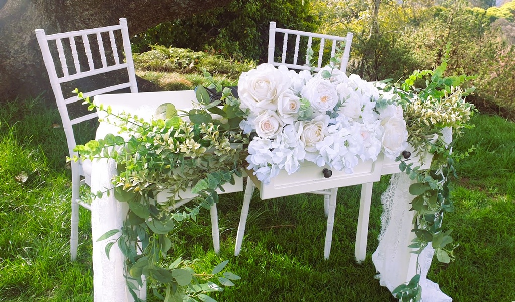 Classic White Florals package- Arbour, plinths & signing table