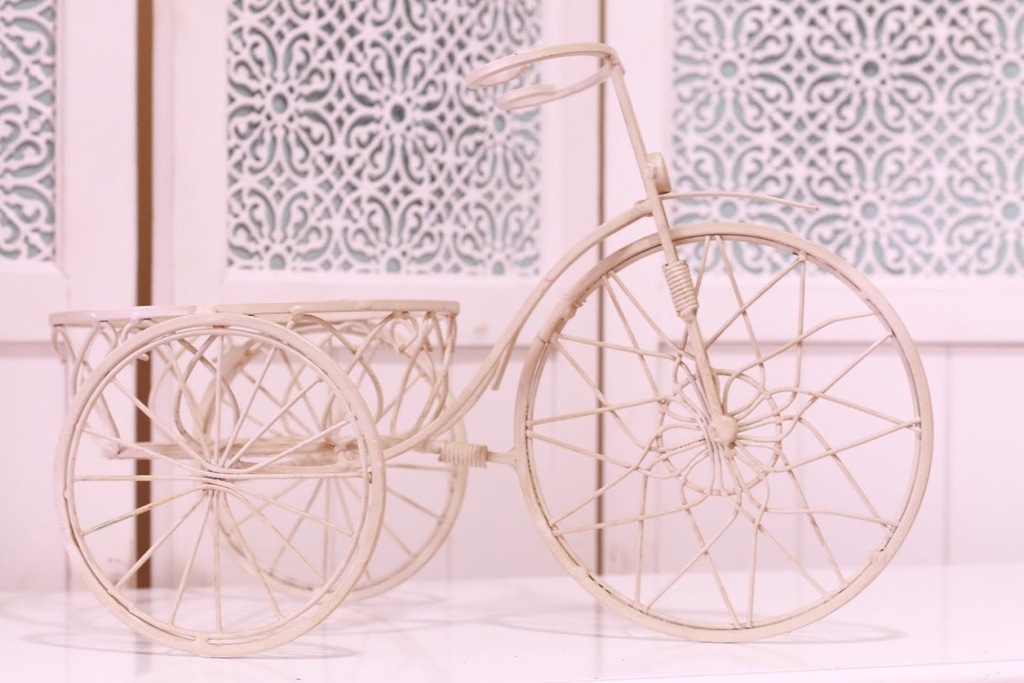 Vintage Style Cream Metal Tricycle Flower/Dessert Stand