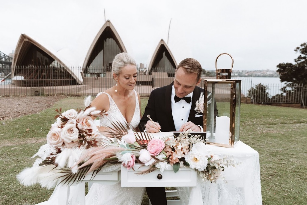 Classic White Signing Table