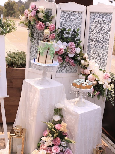 [Arbours & Backdrops] Vintage Style White Lace Mesh 3 Panel Screen