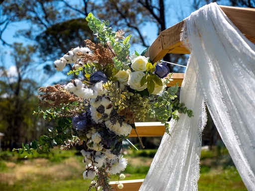 [Arbours & Backdrops] White Lace Drapes
