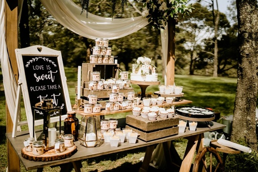 [Cakes & Dessert Stands] Custom Dessert Display